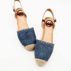 Zapatos de cuña de mujer de esparto y con la punta de crochet de color azul y beige