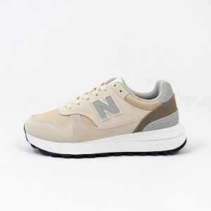 zapatilla de diferentes colores casual deportiva